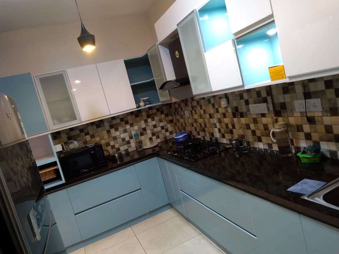 HSR modular kitchen with blue cabinets, backsplash, and dark countertop